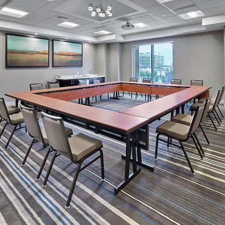 Отель Doubletree By Hilton Edmonton Downtown Экстерьер фото