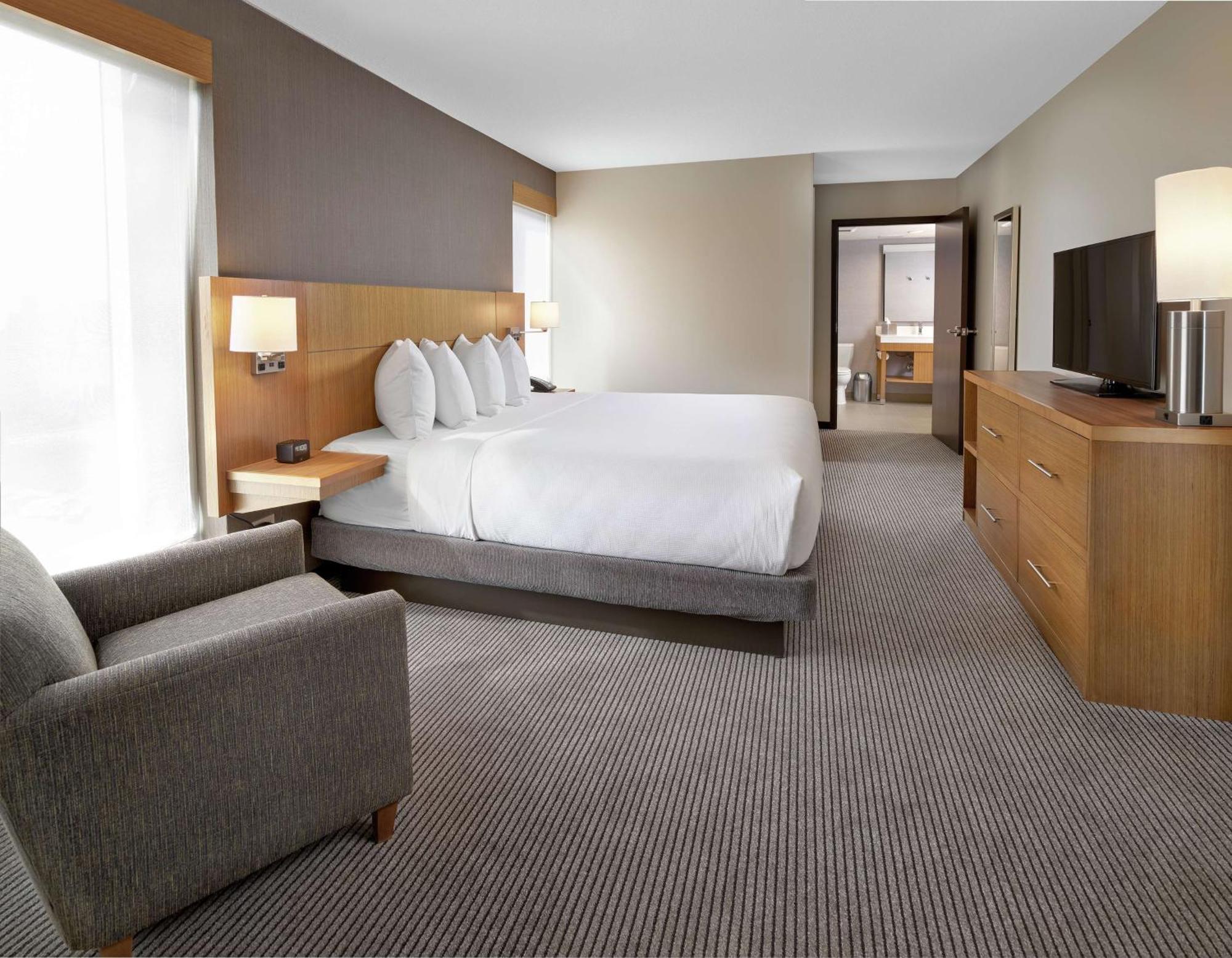 Отель Doubletree By Hilton Edmonton Downtown Экстерьер фото