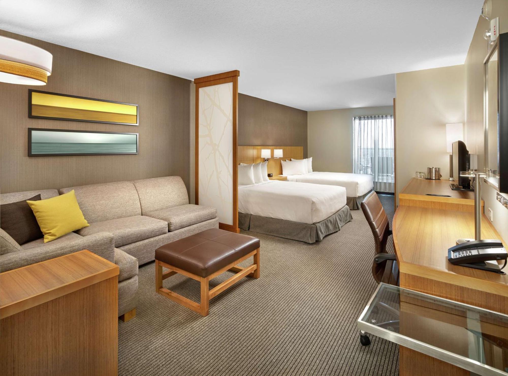 Отель Doubletree By Hilton Edmonton Downtown Экстерьер фото