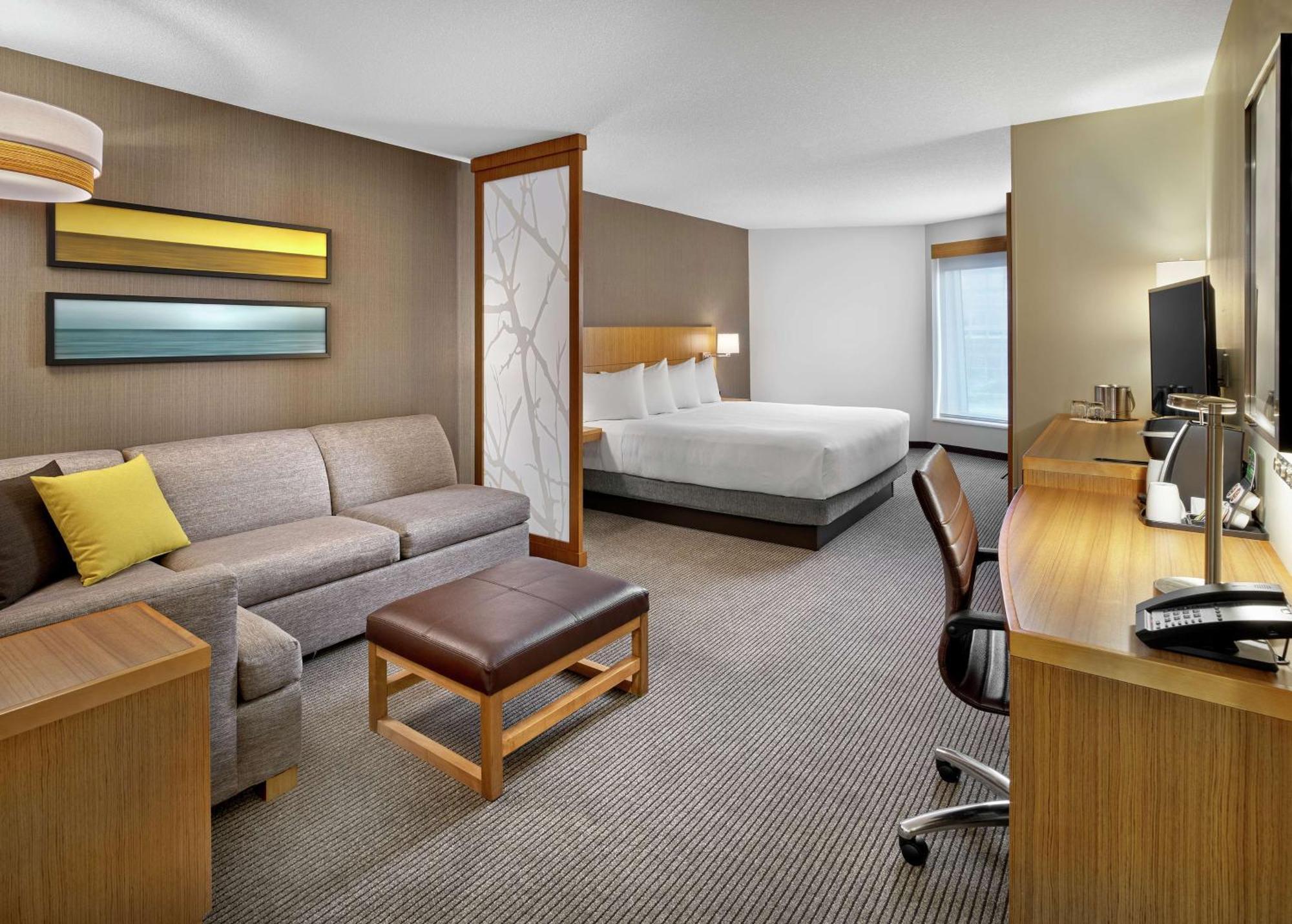 Отель Doubletree By Hilton Edmonton Downtown Экстерьер фото