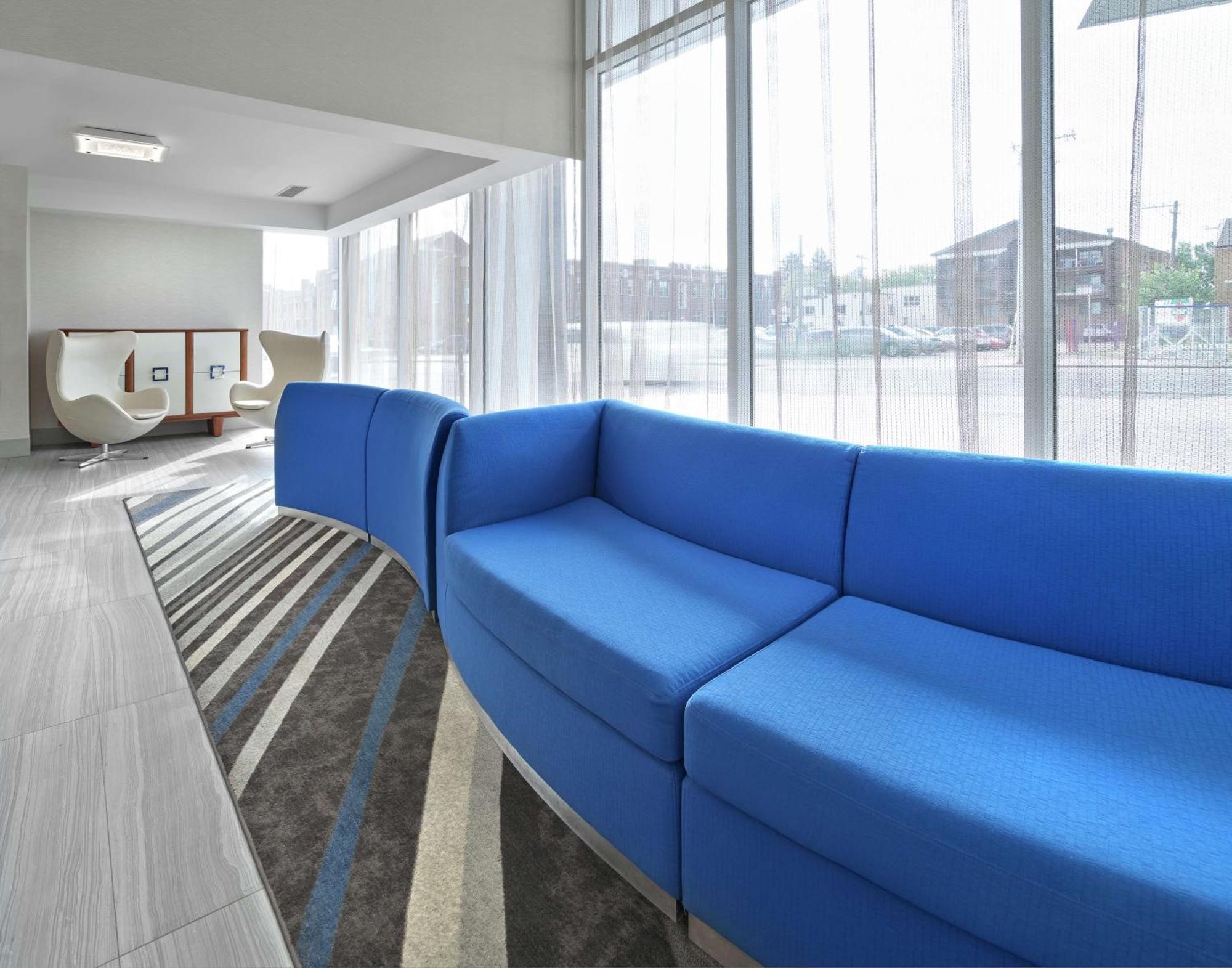Отель Doubletree By Hilton Edmonton Downtown Экстерьер фото