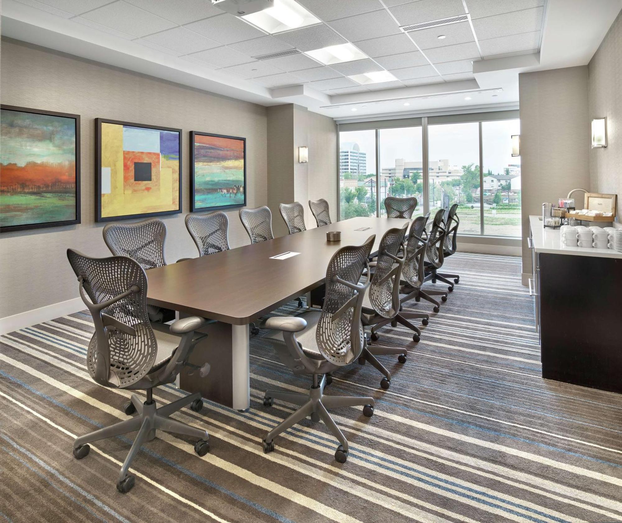 Отель Doubletree By Hilton Edmonton Downtown Экстерьер фото