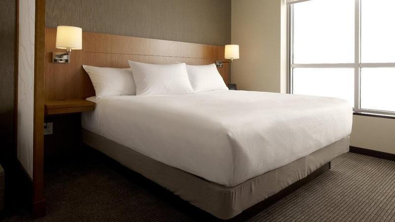 Отель Doubletree By Hilton Edmonton Downtown Экстерьер фото