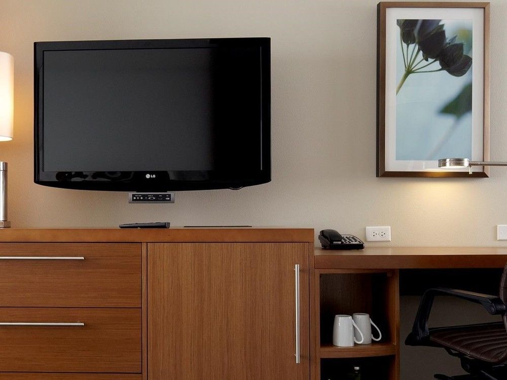 Отель Doubletree By Hilton Edmonton Downtown Экстерьер фото